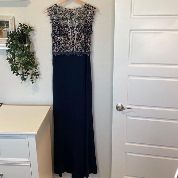 Tadashi Shoji Navy/Gold Sleeveless Gown - Size 6 - Picture 1 of 12